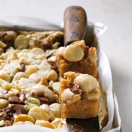 Blondies mit Macadamianüssen