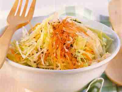 Weißkohlsalat mit Möhren (Cole Slaw)