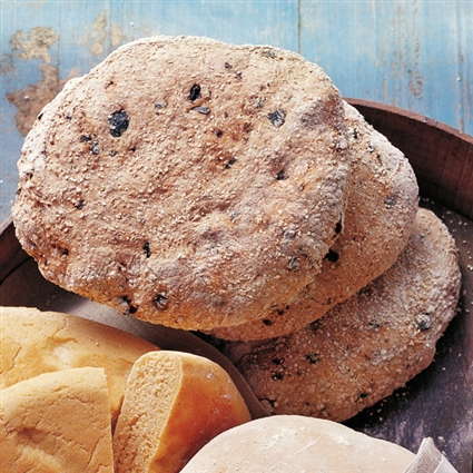 Gerstenfladen mit Oliven
