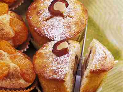 Marzipan-Muffins gefüllt mit Datteln