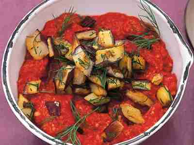 Auberginen auf Paprika-Nuss-Sauce