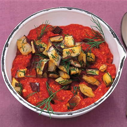 Auberginen auf Paprika-Nuss-Sauce