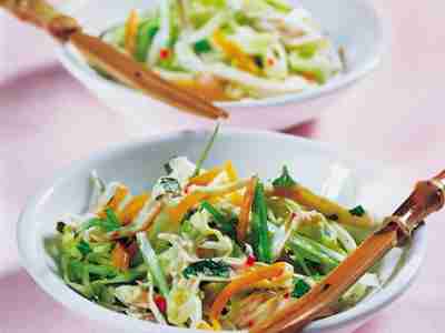 Hühnersalat mit Kohlstreifen