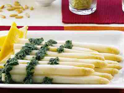 Spargel mit Bärlauchpesto