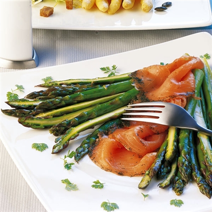 Spargel und Graved Lachs