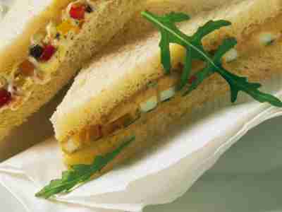 Tramezzini mit Thunfischcreme und Rucola