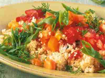 Couscous-Salat mit Möhren und Tomaten