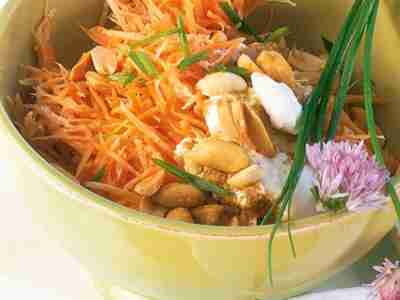 Orientalischer Möhrensalat mit Erdnüssen