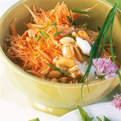 Orientalischer Möhrensalat mit Erdnüssen