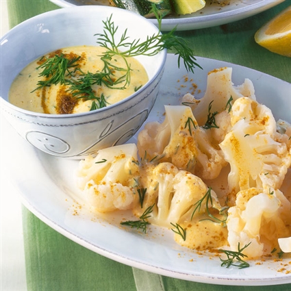 Blumenkohl mit Kräuter-Curry-Sauce