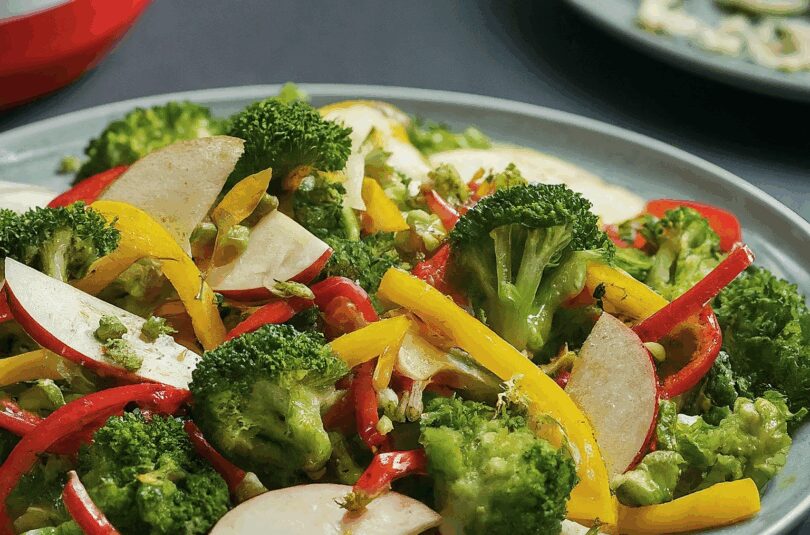 Brokkoli-Paprika-Apfel-Salat mit Bosch Küchenmaschine