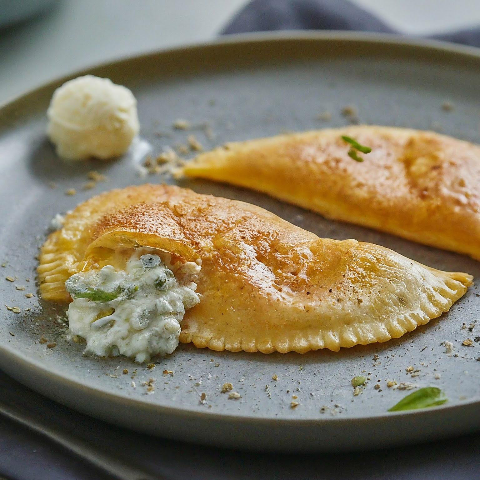 Mezzelune-mit-Pfifferling-Ricotta-Fuellung Mezzelune mit Pfifferling-Ricotta-Füllung