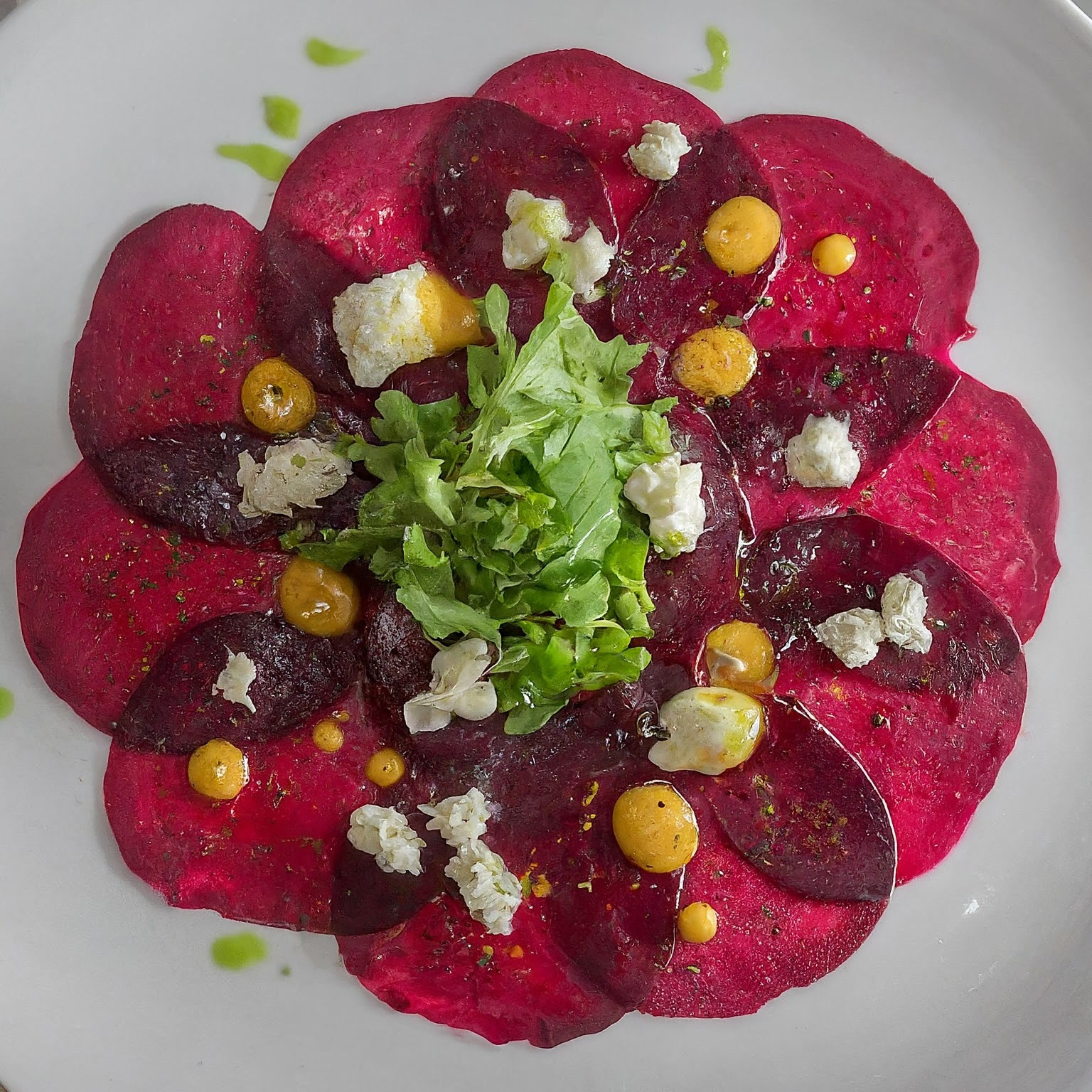 Rote-Bete-Carpaccio-mit-Honig-Senf-Dressing Rote Bete Carpaccio mit Honig-Senf Dressing