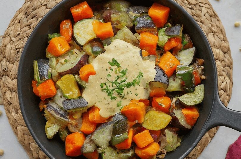 Schnelle Gemüsepfanne mit Erdnuss-Sauce