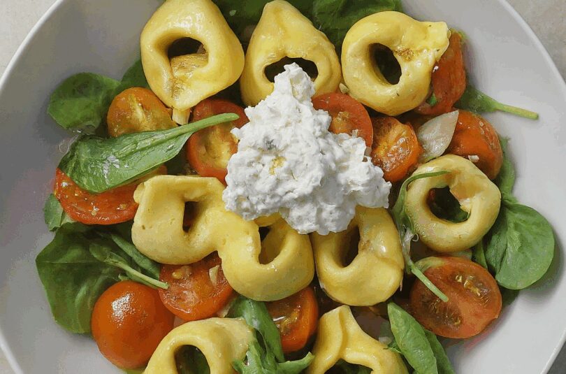 Sommerlicher Tortellini Salat mit Ricotta