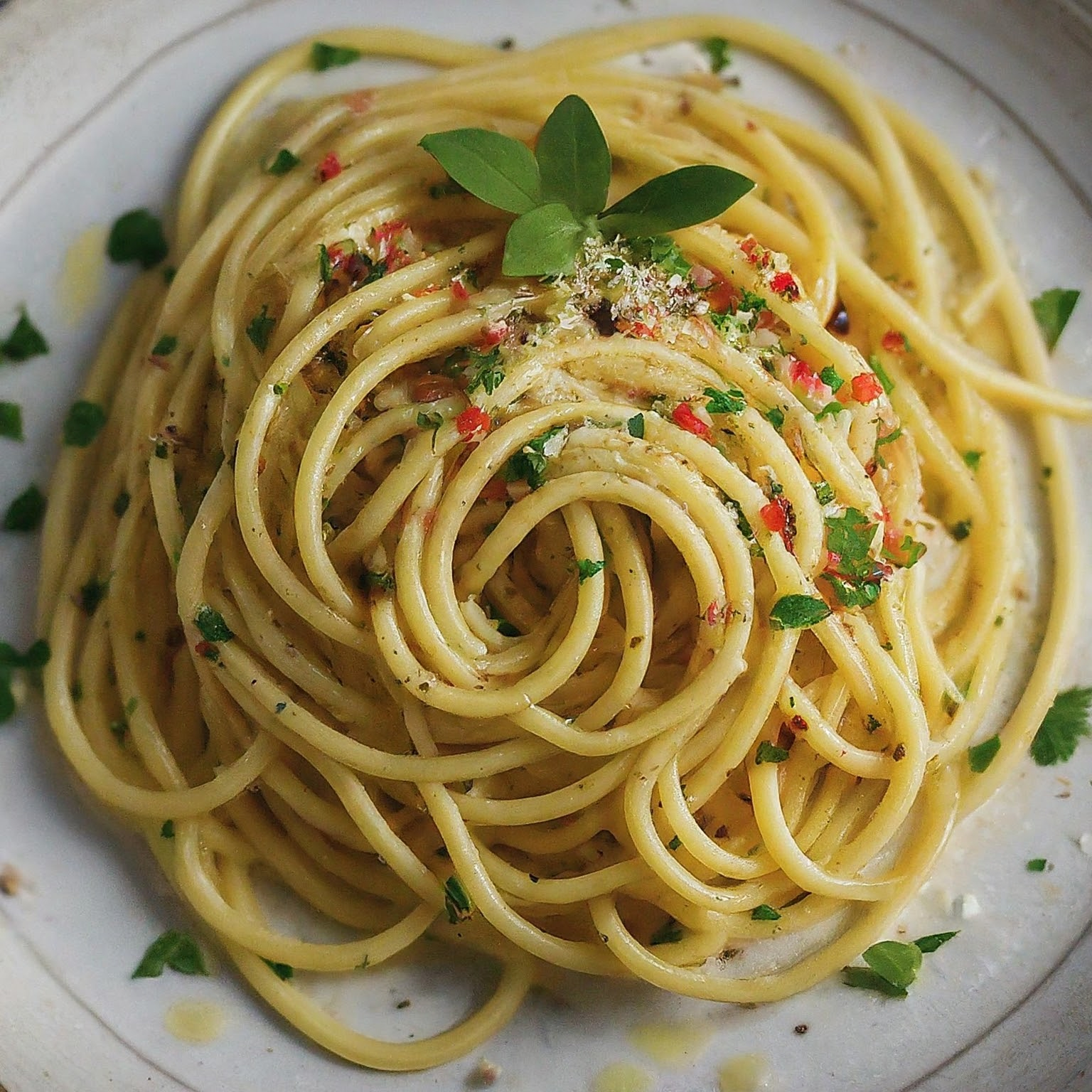 Spaghetti-Aglio-e-Olio-–-der-italienische-Klassiker Spaghetti Aglio e Olio – der italienische Klassiker