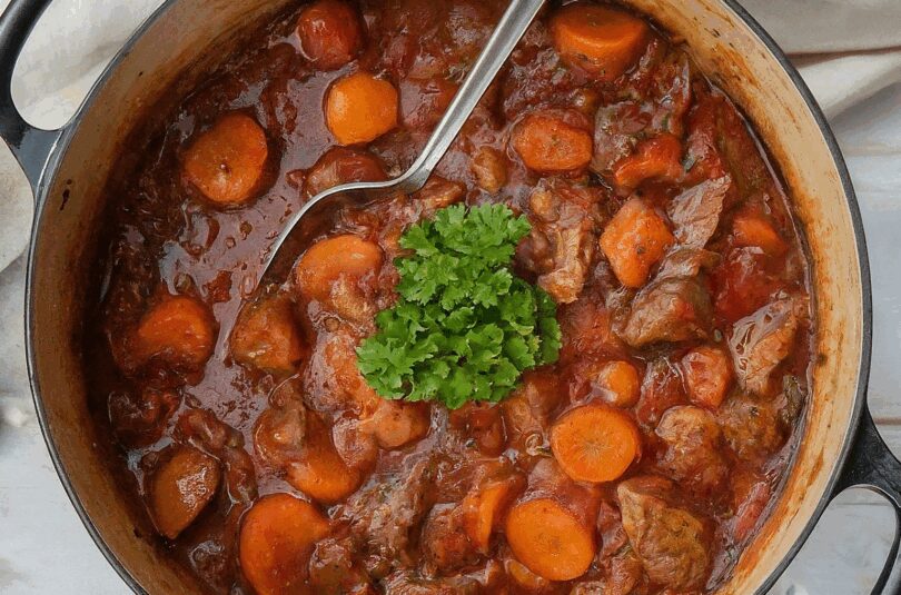 Gulasch im Dutch Oven – Gulasch aus dem Dutch Oven