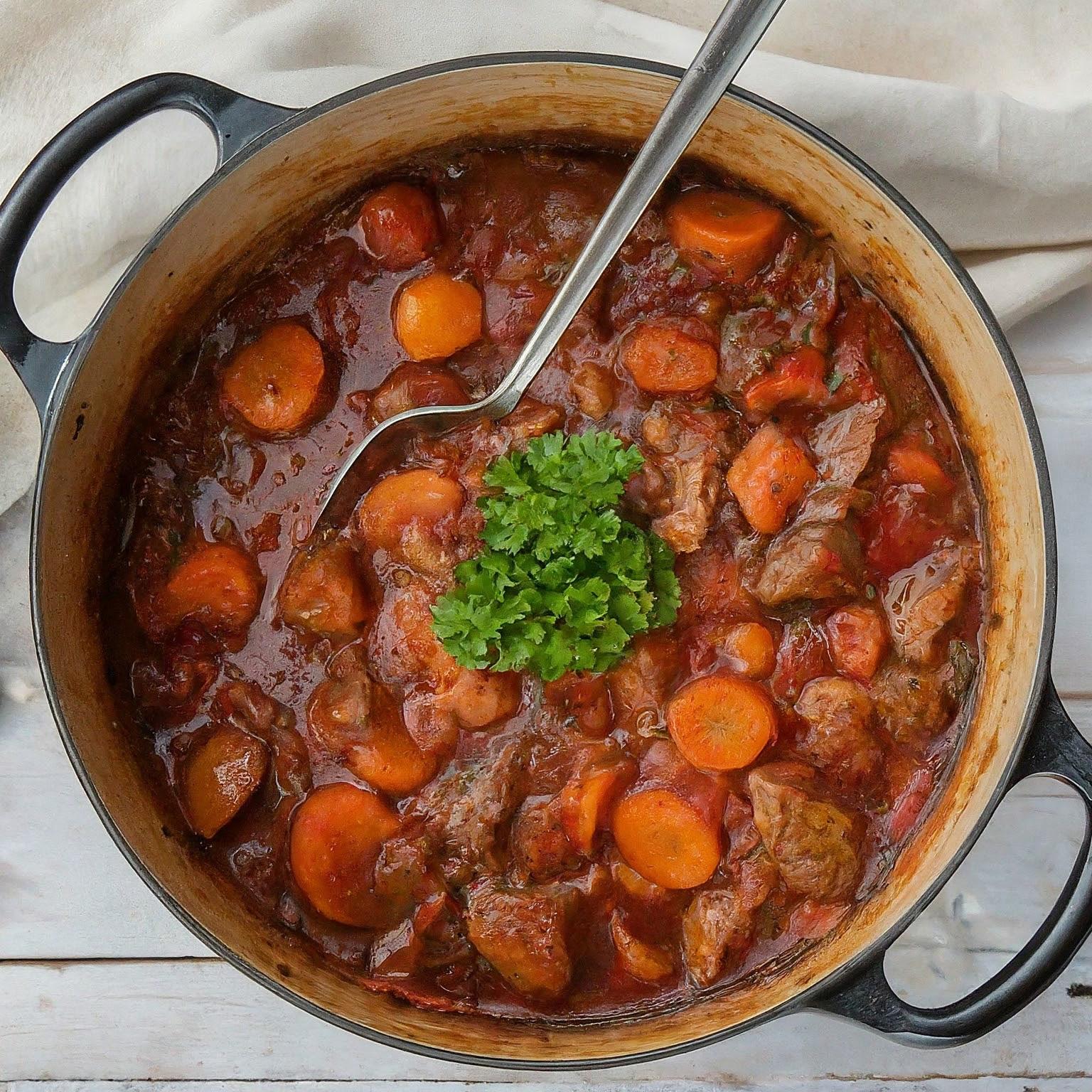 Gulasch-im-Dutch-Oven-–-Gulasch-aus-dem-Dutch-Oven Gulasch im Dutch Oven – Gulasch aus dem Dutch Oven