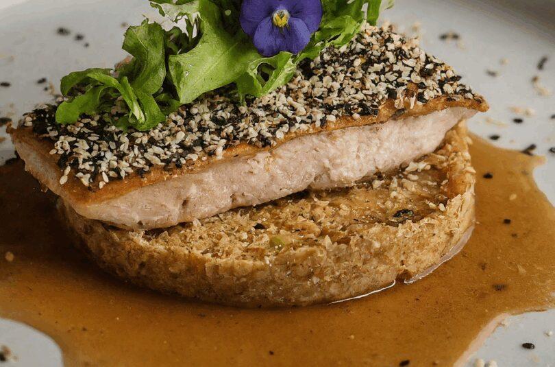 Saftiges-Thunfischsteak-mit-Sesamkruste Saftiges Thunfischsteak mit Sesamkruste