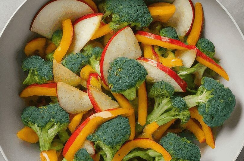 Salat mit Brokkoli – Brokkoli Paprika Apfel Salat