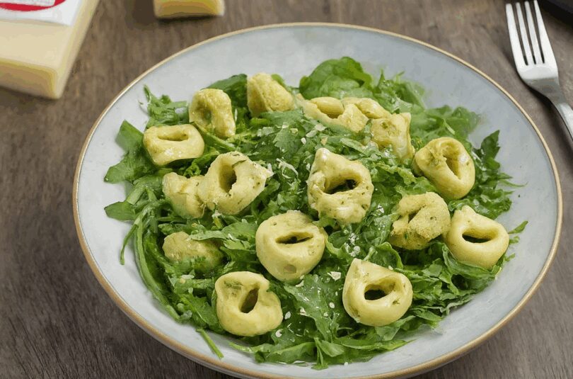Tortellinisalat mit Pesto – Tortellini Rucola Salat mit Pesto und Parmesan