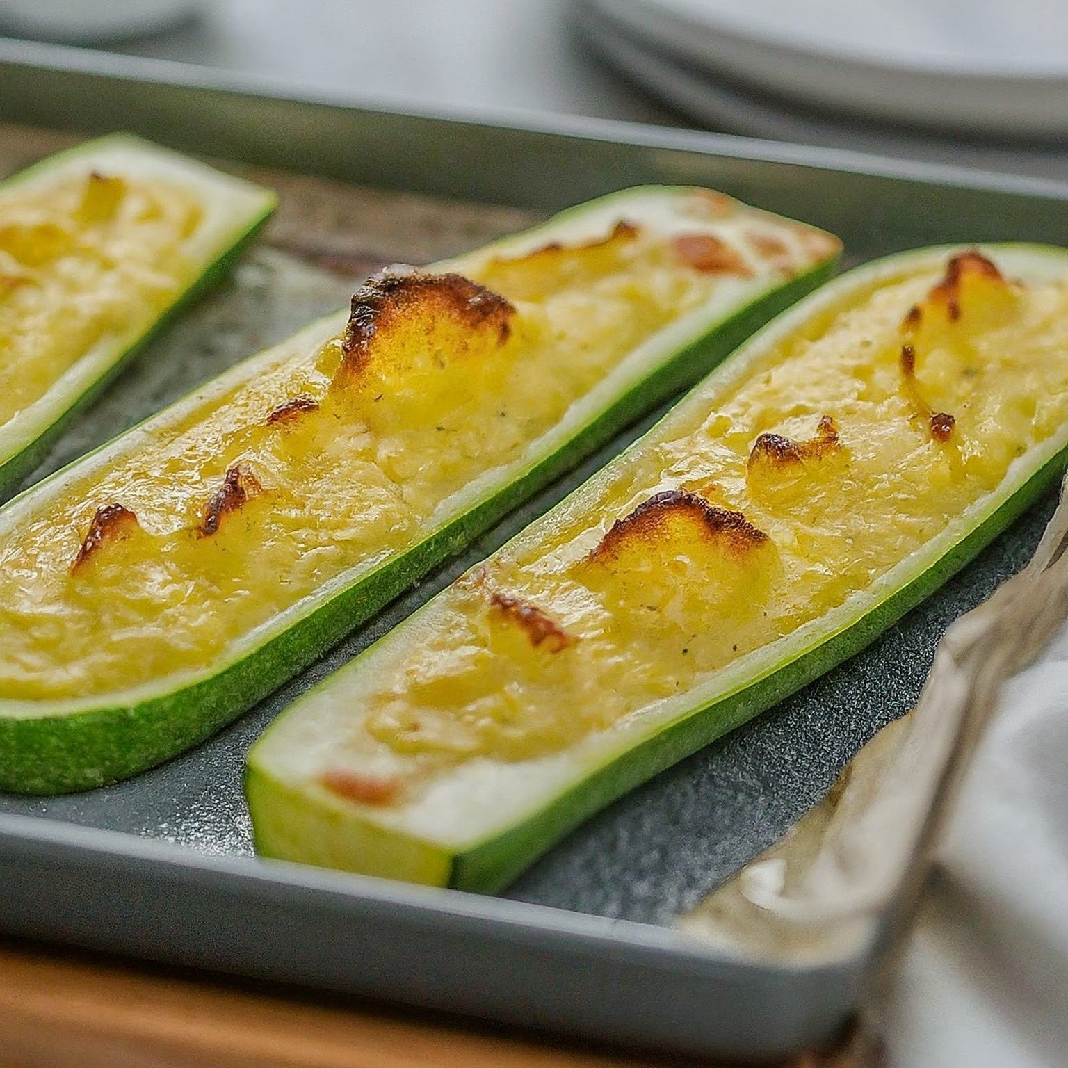Ueberbackene-Zucchini-im-Backofen-–-Gefuellte-Zucchini-aus-dem-Ofen Überbackene Zucchini im Backofen – Gefüllte Zucchini aus dem Ofen