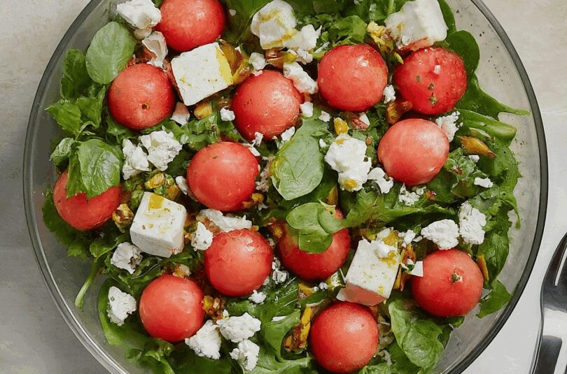 Wassermelonensalat mit Feta, Gurke und Tomaten